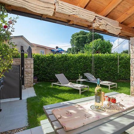Poiai Stonehouse With Jacuzzi Vila Peroj Exterior foto